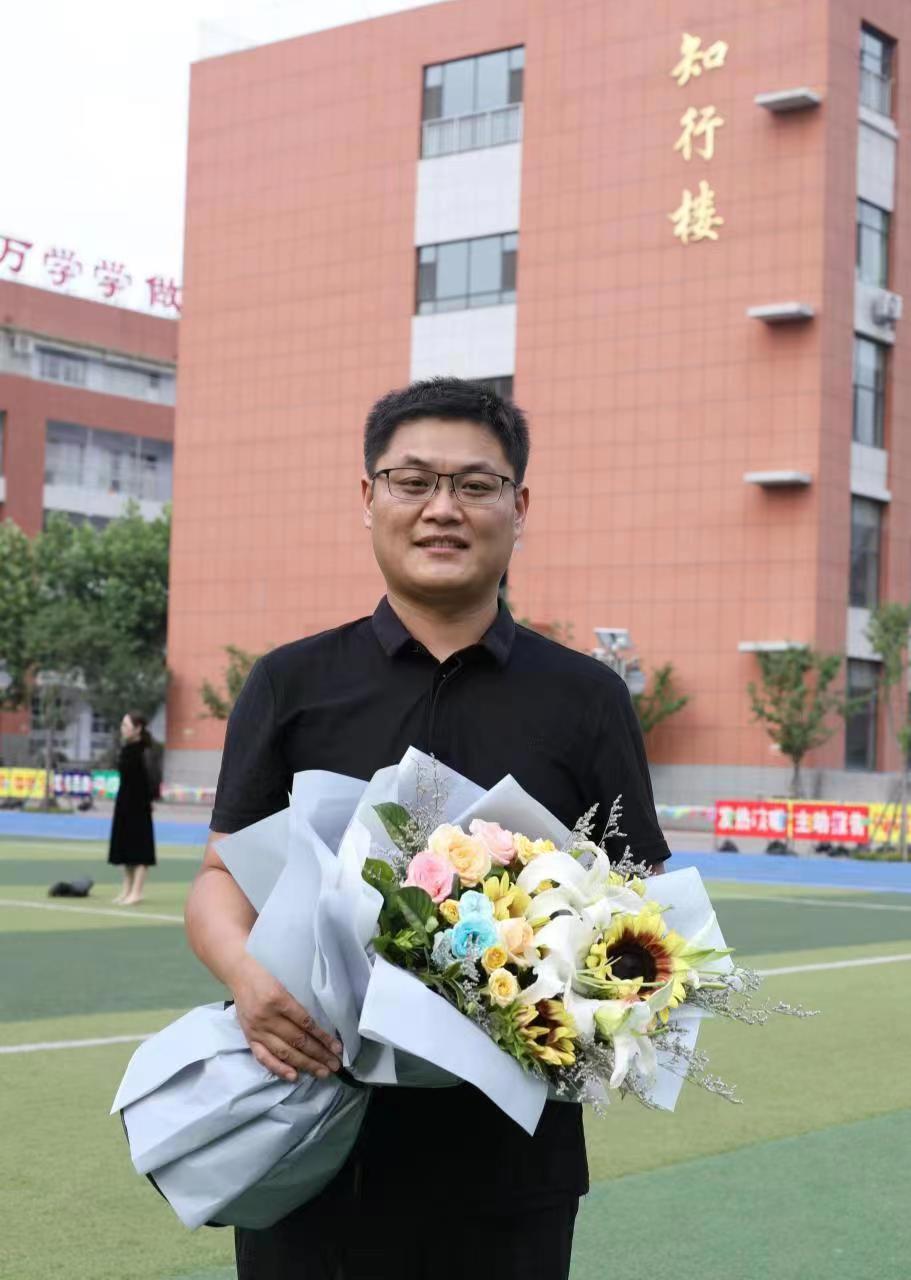 亦严亦慈亦德厚半师半友半知己记临沂第十一中学感动校园年度人物林