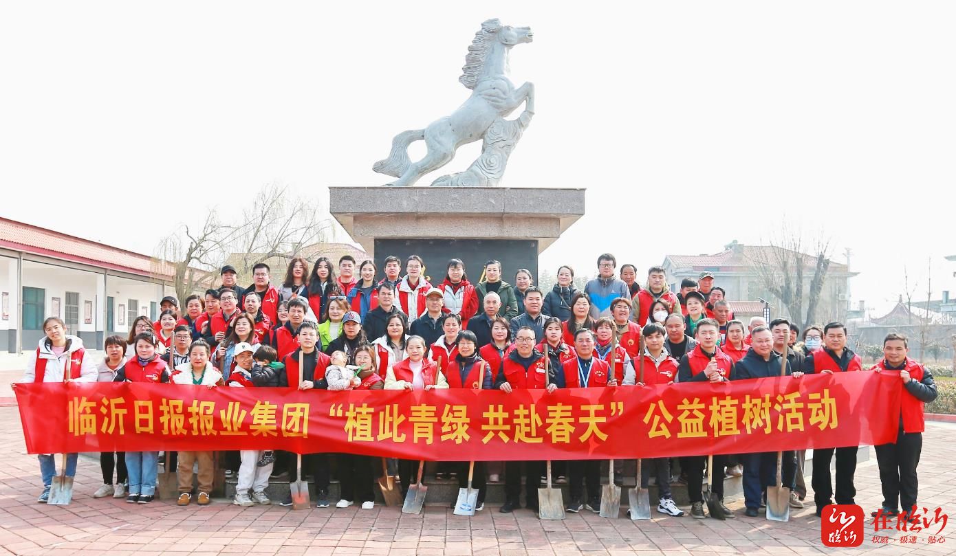 "黄栌树是中国重要的观赏红叶树种,叶片秋季变红,鲜