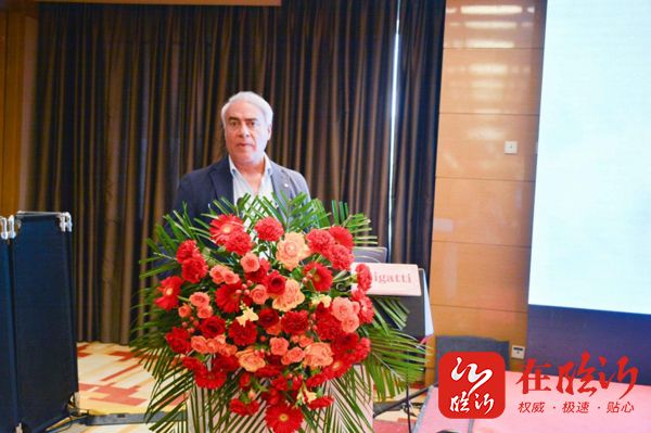 培训会上,来自北京天坛医院主任医师,教授,博士生导师冯力民;北京复兴