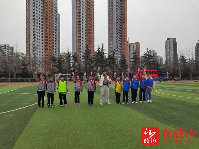 酣畅绿荫足够精彩临沂金盾小学第五届校长杯足球联赛激情开赛