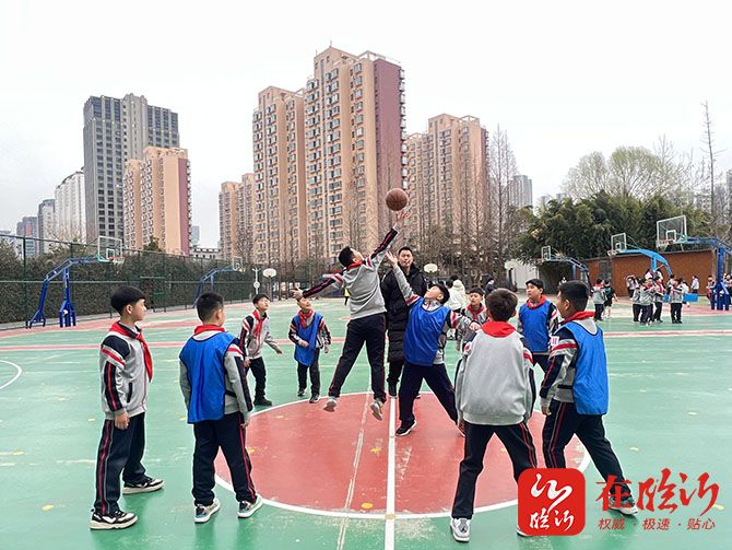 富阳小学篮球比赛（余杭区小学生篮球比赛） 富阳小学篮球比赛

（余杭区小门生
篮球比赛

）《余杭区小学生篮球比赛2020》 篮球资讯