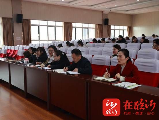 教材,巧妙设计,以娴熟的教学技艺,丰富的教学经验,扎实有效的课堂训练