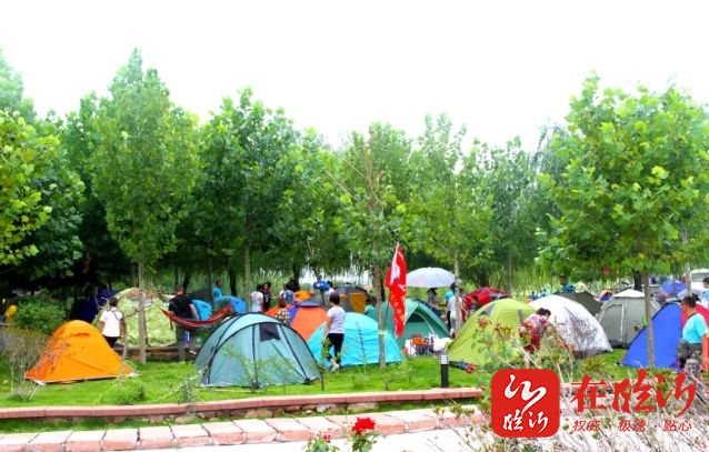 沂蒙山云蒙景区云奢露营地在云奢露营地,晨起开帐享受日出云上体验