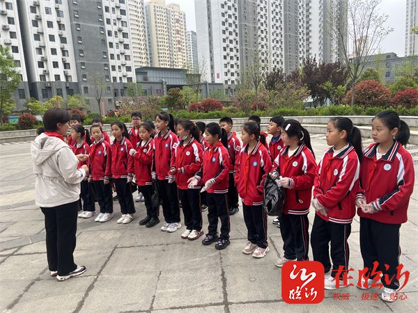 爱国卫生你我同行临沂金雀山小学开展清洁社区志愿服务活动
