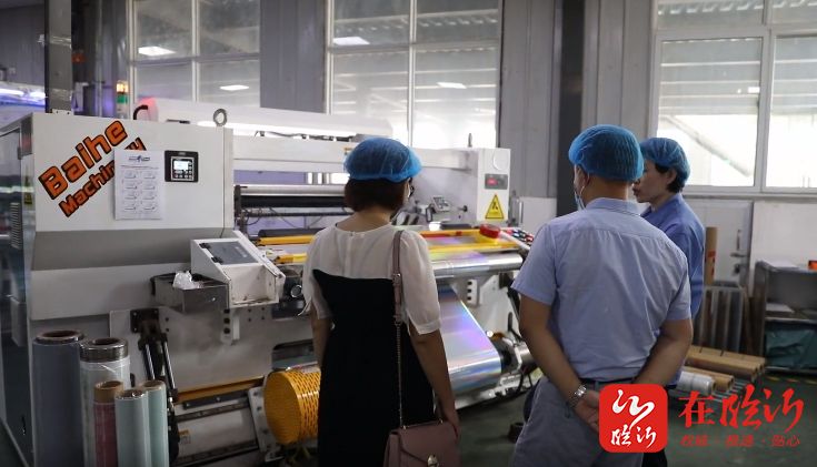 机开始创业,发展到如今的国家级高新技术企业,形成以塑料吹膜,印刷
