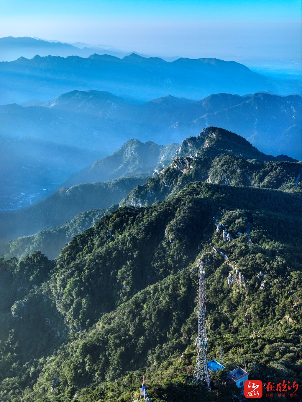 沂蒙山龟蒙顶图片