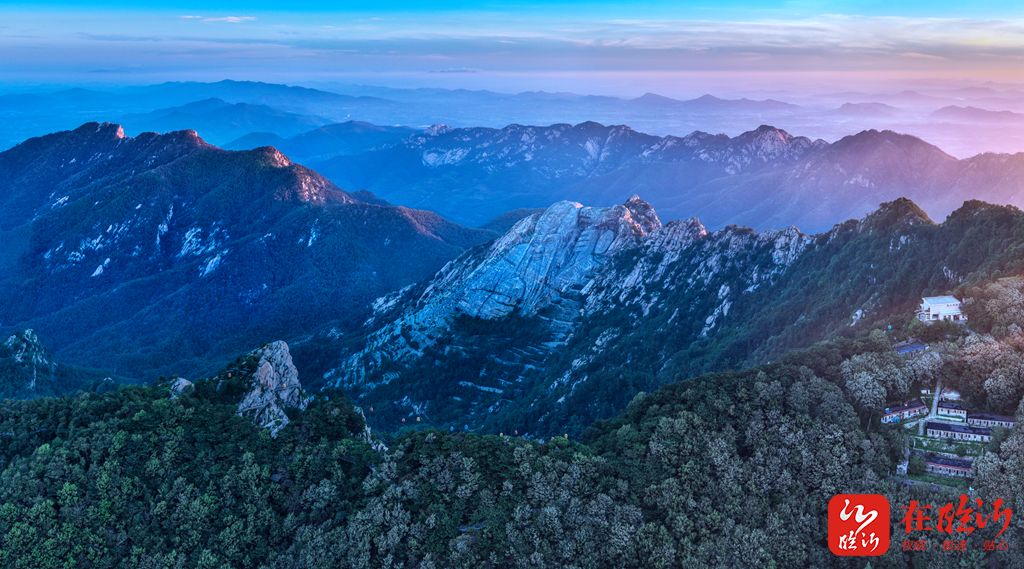 沂蒙山龟蒙顶图片